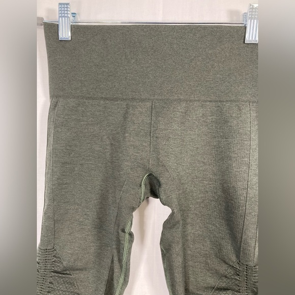 Lululemon in the flow crops size 4 green - Picture 7 of 10